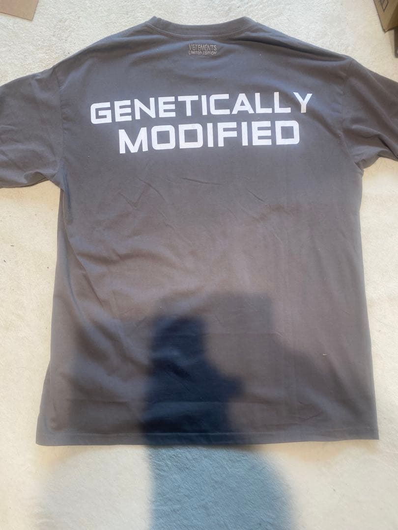 トップス VETEMENTS GENETICALLY MODIFIED T-SHIRT
