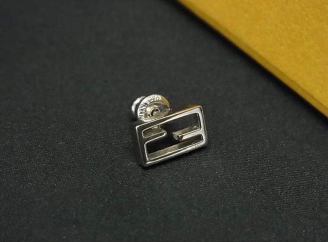 ［美品］FENDI バゲット ピアス