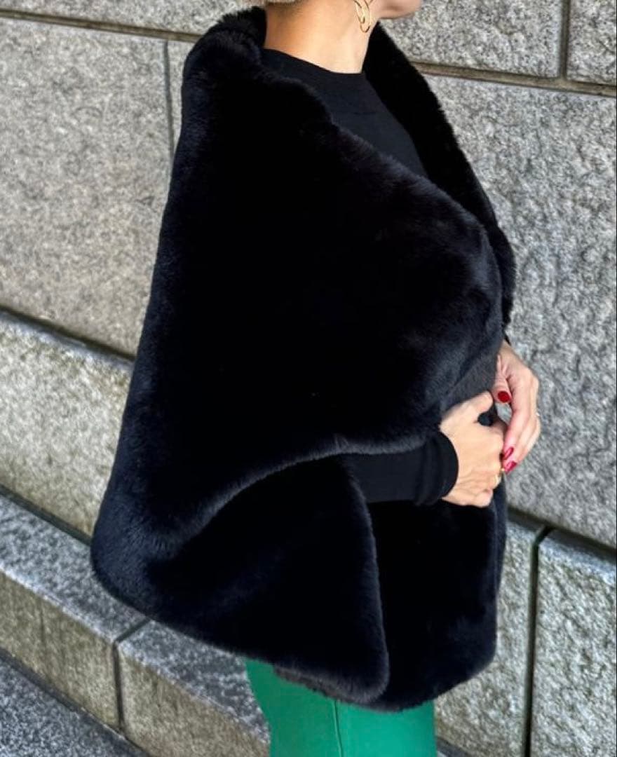 JENNE★リッチボリュームファーケープ　ブラック