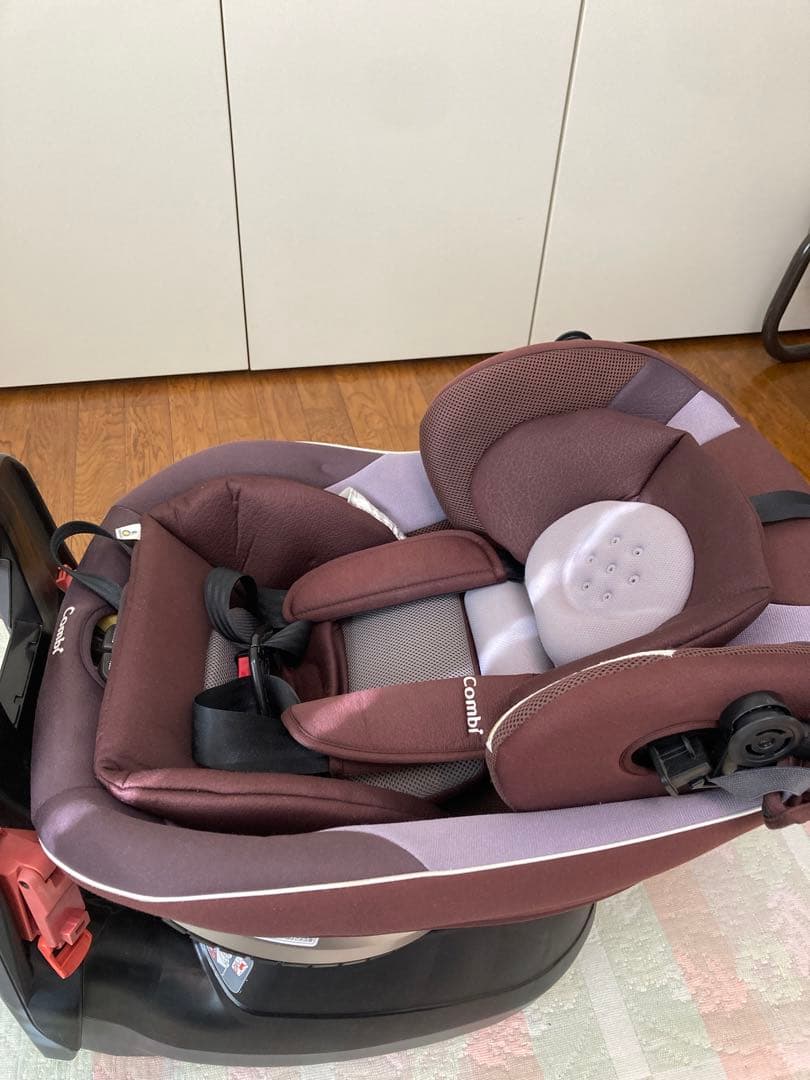 緊急値下げ！送料込み！美品⭐︎ コンビ　チャイルドシート　ネルーム