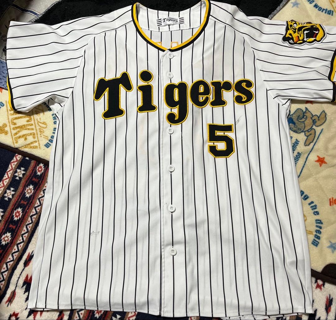 阪神タイガース近本選手ユニホームLサイズ(少しマジックの汚れがあります。)