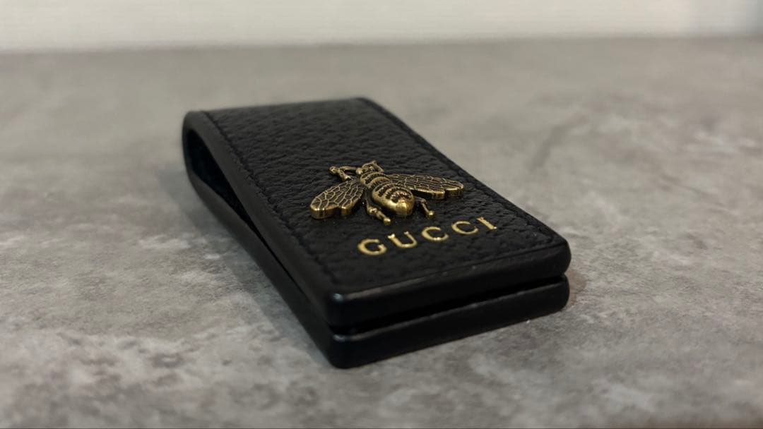 未使用級　グッチ ビー マネークリップ レザー メンズ レディース 黒