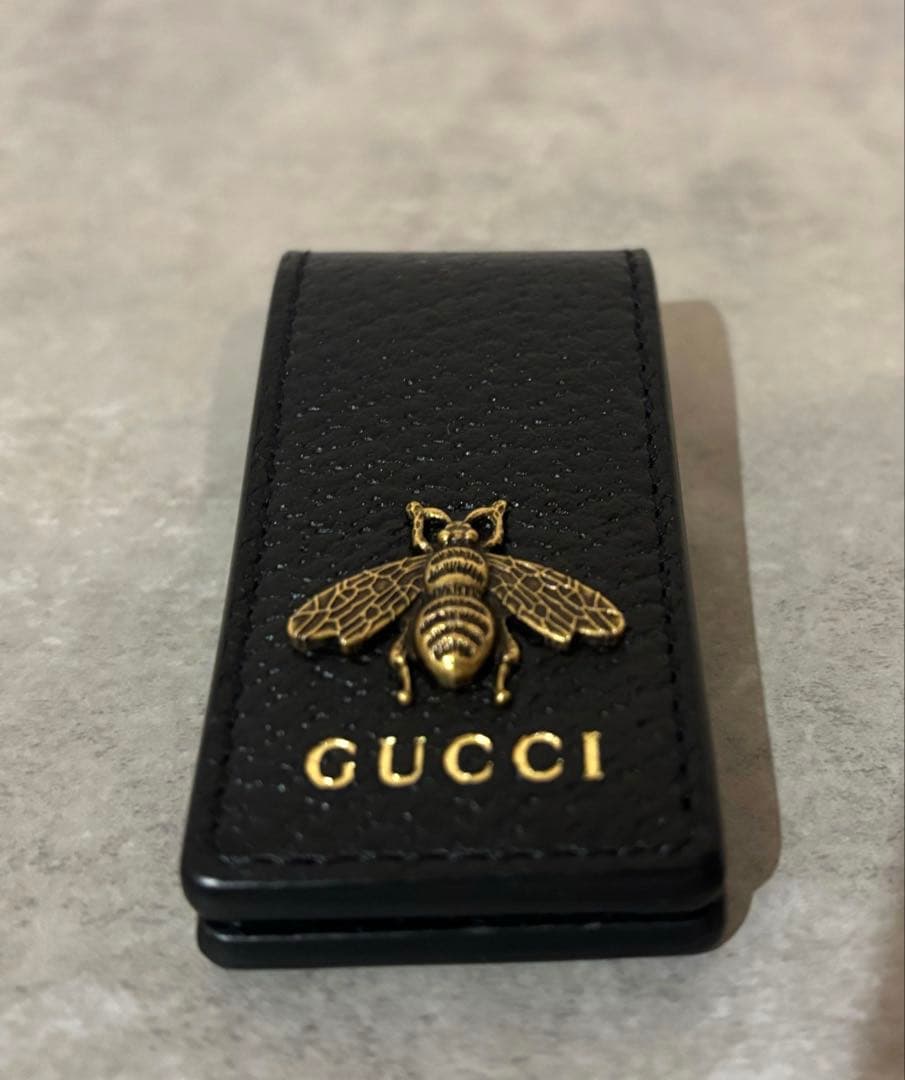 未使用級　グッチ ビー マネークリップ レザー メンズ レディース 黒
