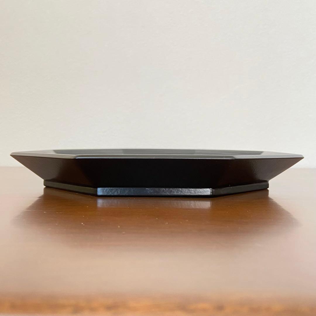 一閑塗 内朱八角干菓子盆　鈴木表朔　共箱入　茶道具　漆匠　京塗　伝統工芸品