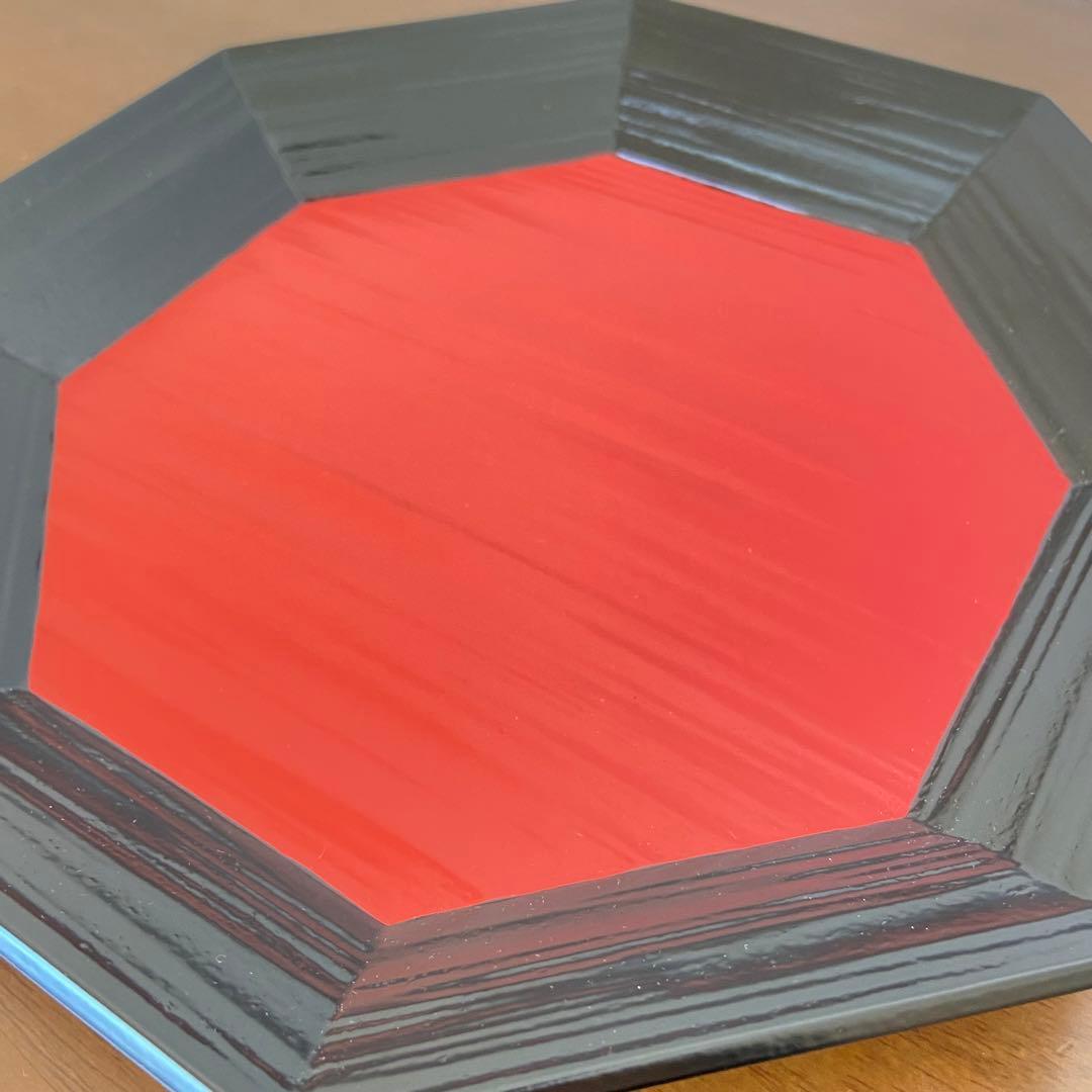 一閑塗 内朱八角干菓子盆　鈴木表朔　共箱入　茶道具　漆匠　京塗　伝統工芸品