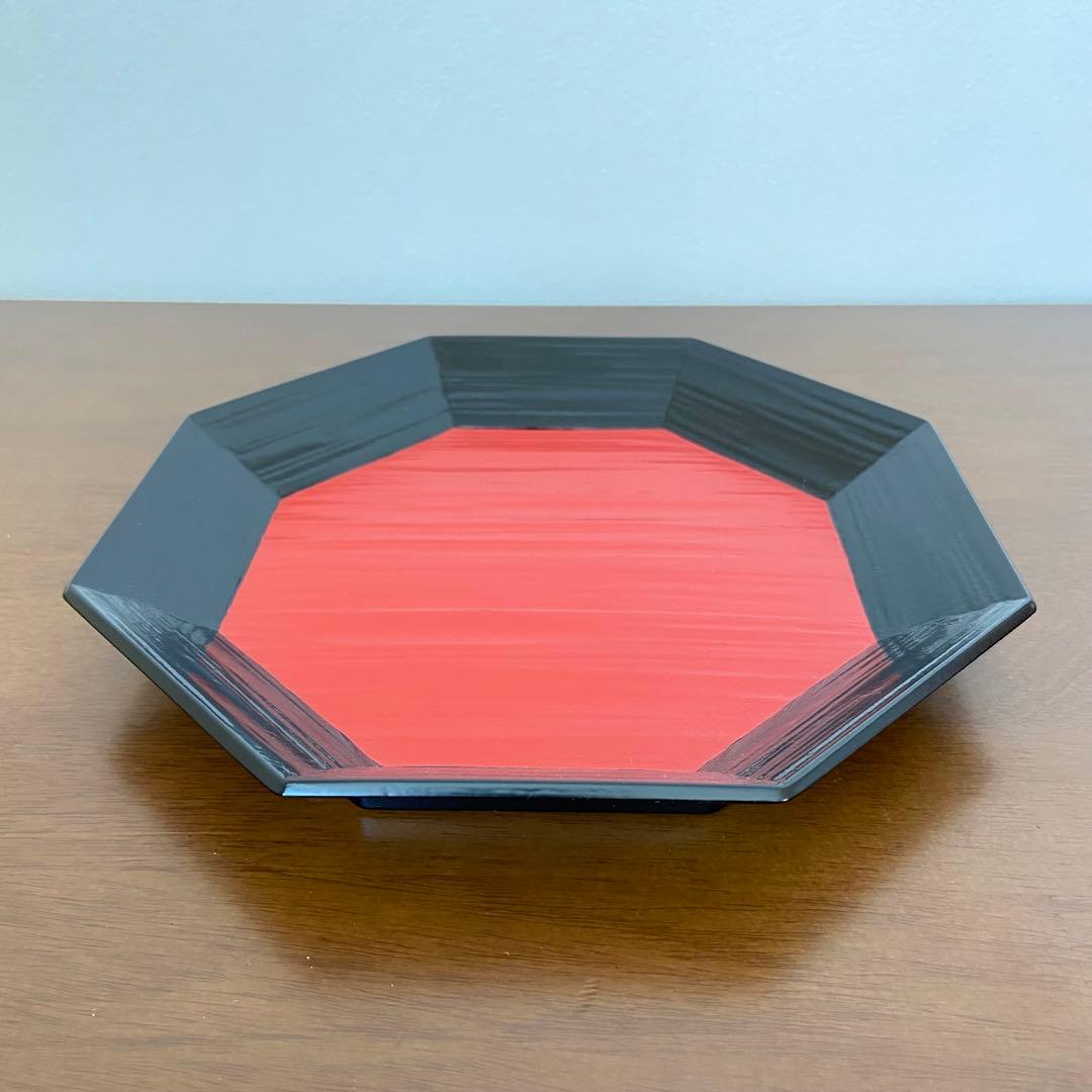 一閑塗 内朱八角干菓子盆　鈴木表朔　共箱入　茶道具　漆匠　京塗　伝統工芸品