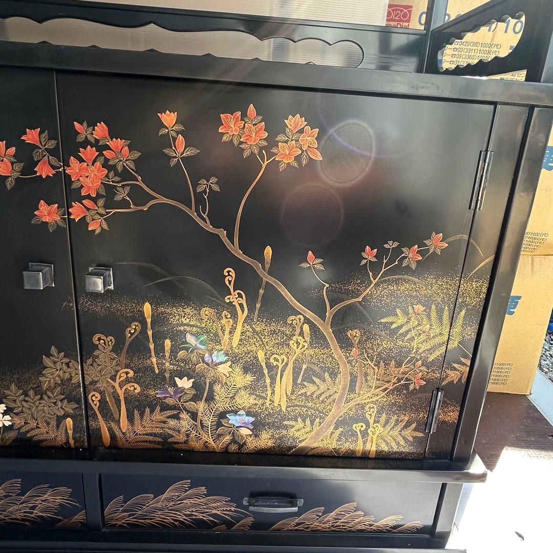 漆塗り　飾り棚　和キャビネット