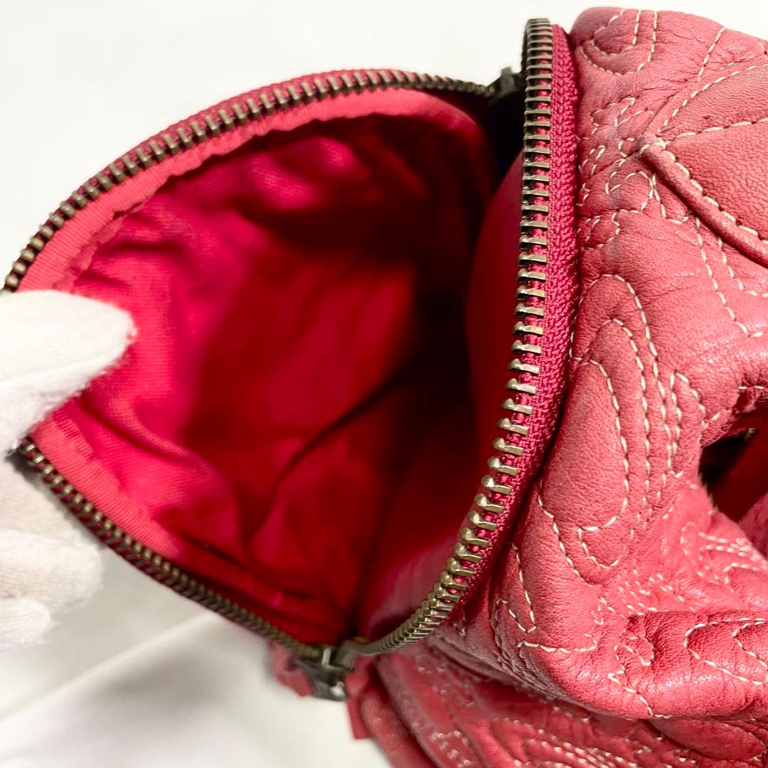 ヴィヴィアンウエストウッド ワンショルダーバッグ ロゴ 型押し 総柄 多機能 赤