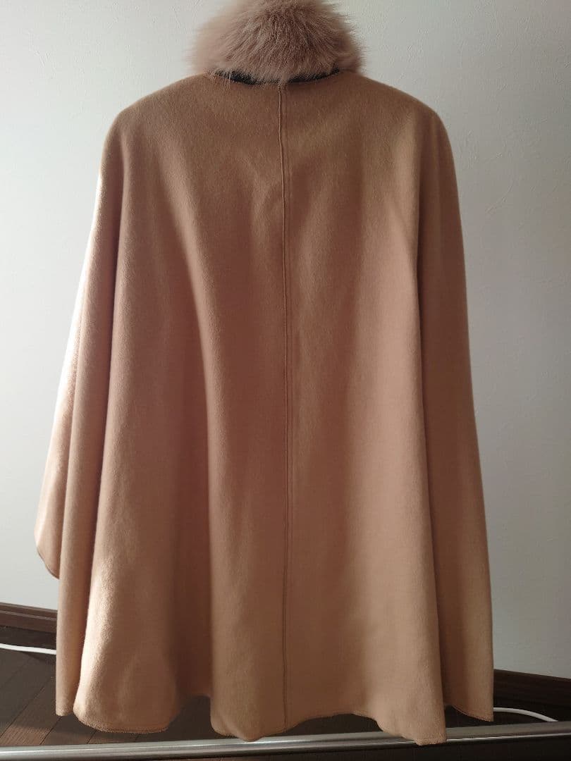 ベージュ ケープコート ファー付き
