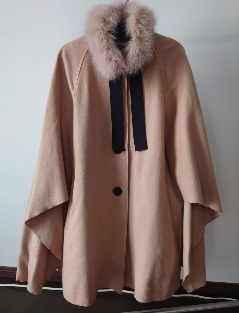 ベージュ ケープコート ファー付き