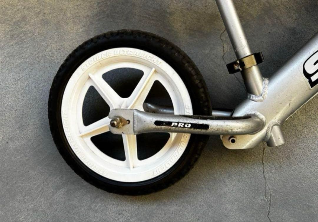 自転車 キッズバイク キックバイク ストライダー PRO シルバー