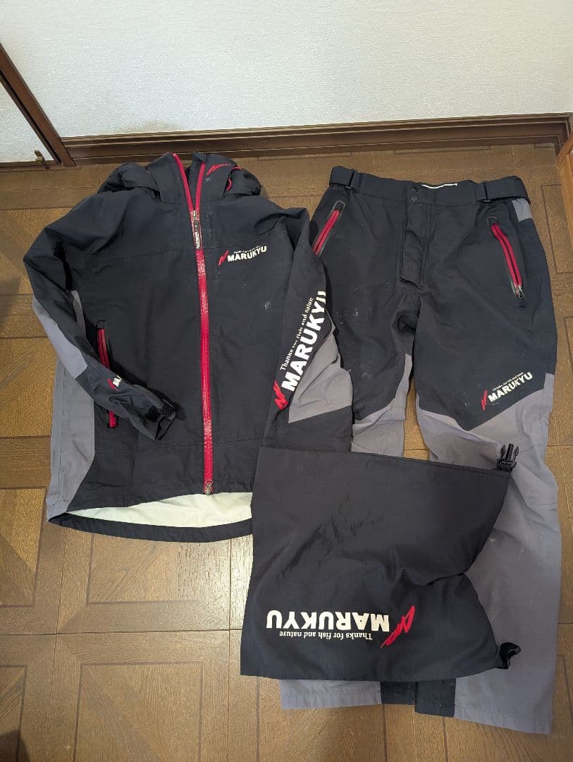 【最終値下げ】マルキユー フィッシングスーツ(上下セット) マルキュー