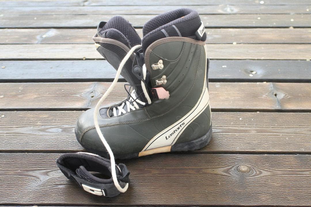 新設計の紐式システム。LASTARTS LS-34LACE スノーボードブーツ