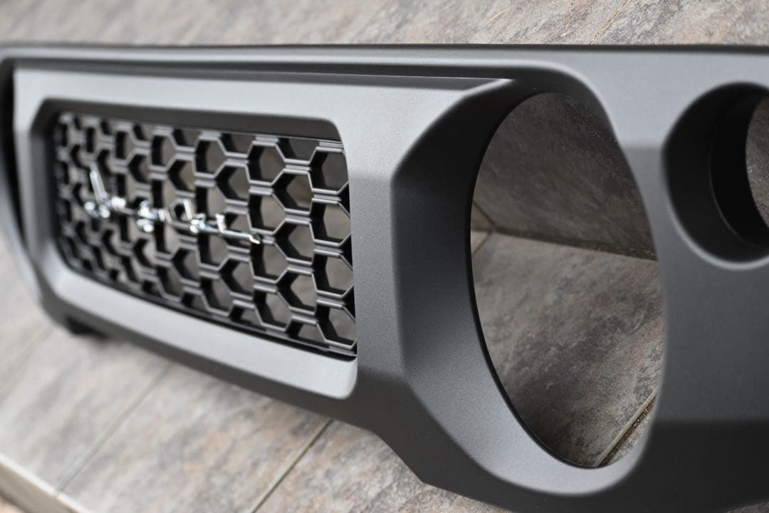 ジムニーjb64 74 シエラ共通　グリル　ラプターライナー塗装　新品未使用