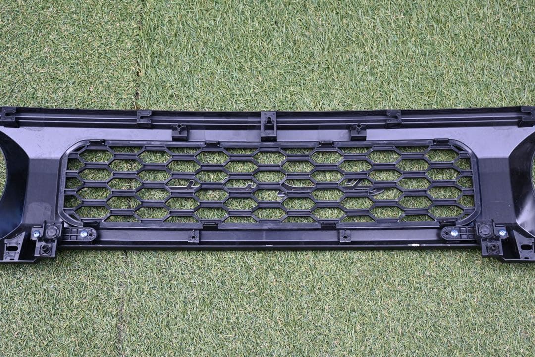 ジムニーjb64 74 シエラ共通　グリル　ラプターライナー塗装　新品未使用