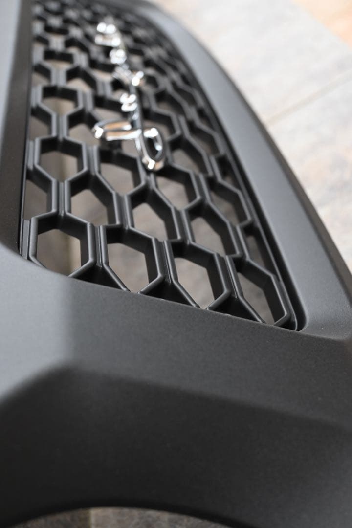 ジムニーjb64 74 シエラ共通　グリル　ラプターライナー塗装　新品未使用