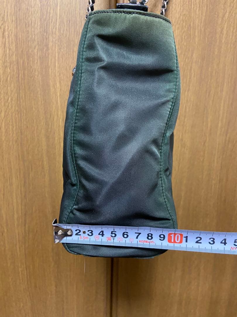 プラダ　シルバーチェーンバッグ