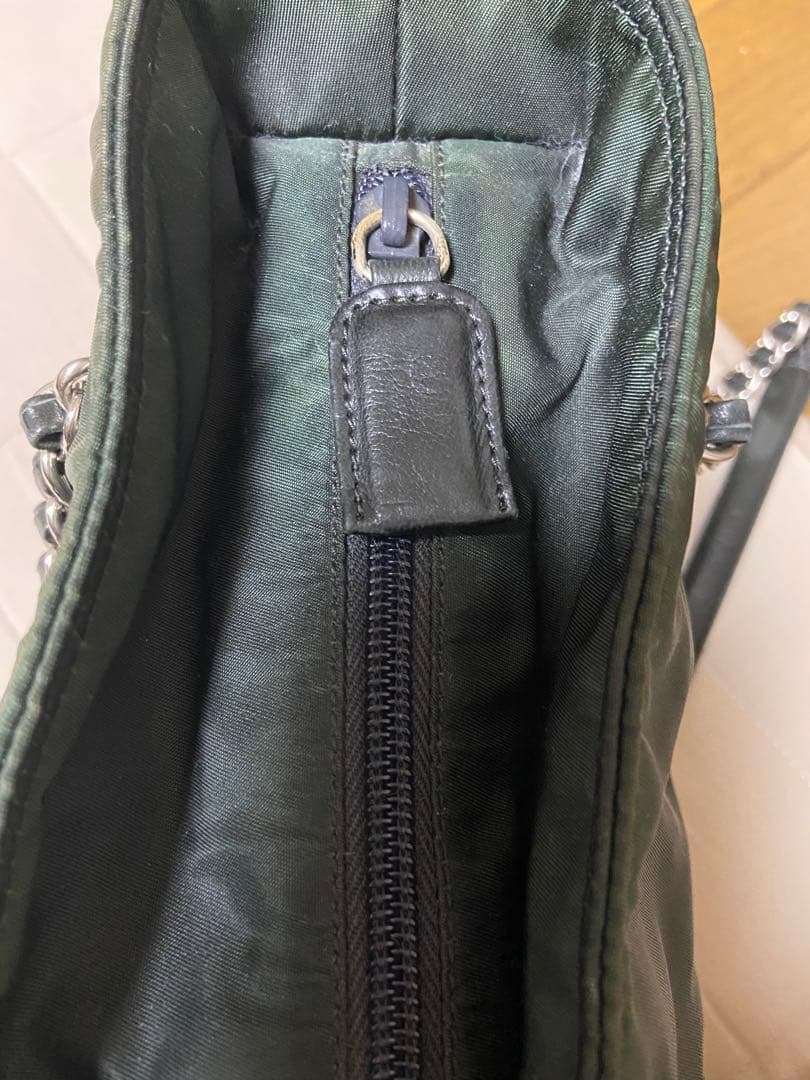 プラダ　シルバーチェーンバッグ