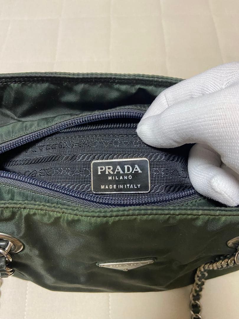 プラダ　シルバーチェーンバッグ