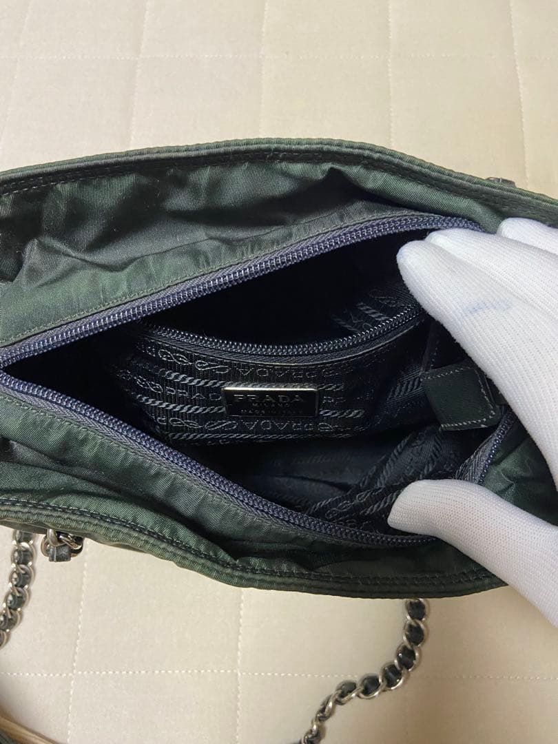 プラダ　シルバーチェーンバッグ