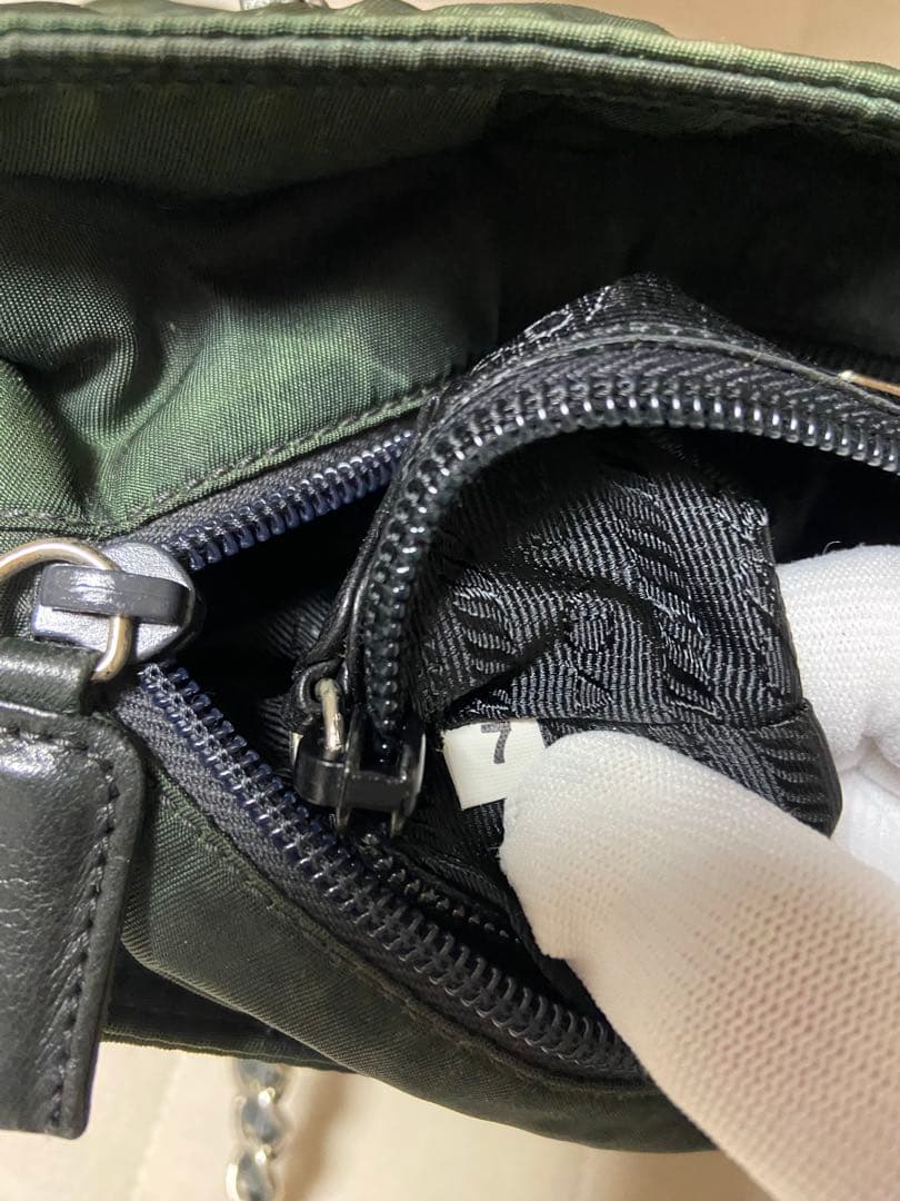 プラダ　シルバーチェーンバッグ