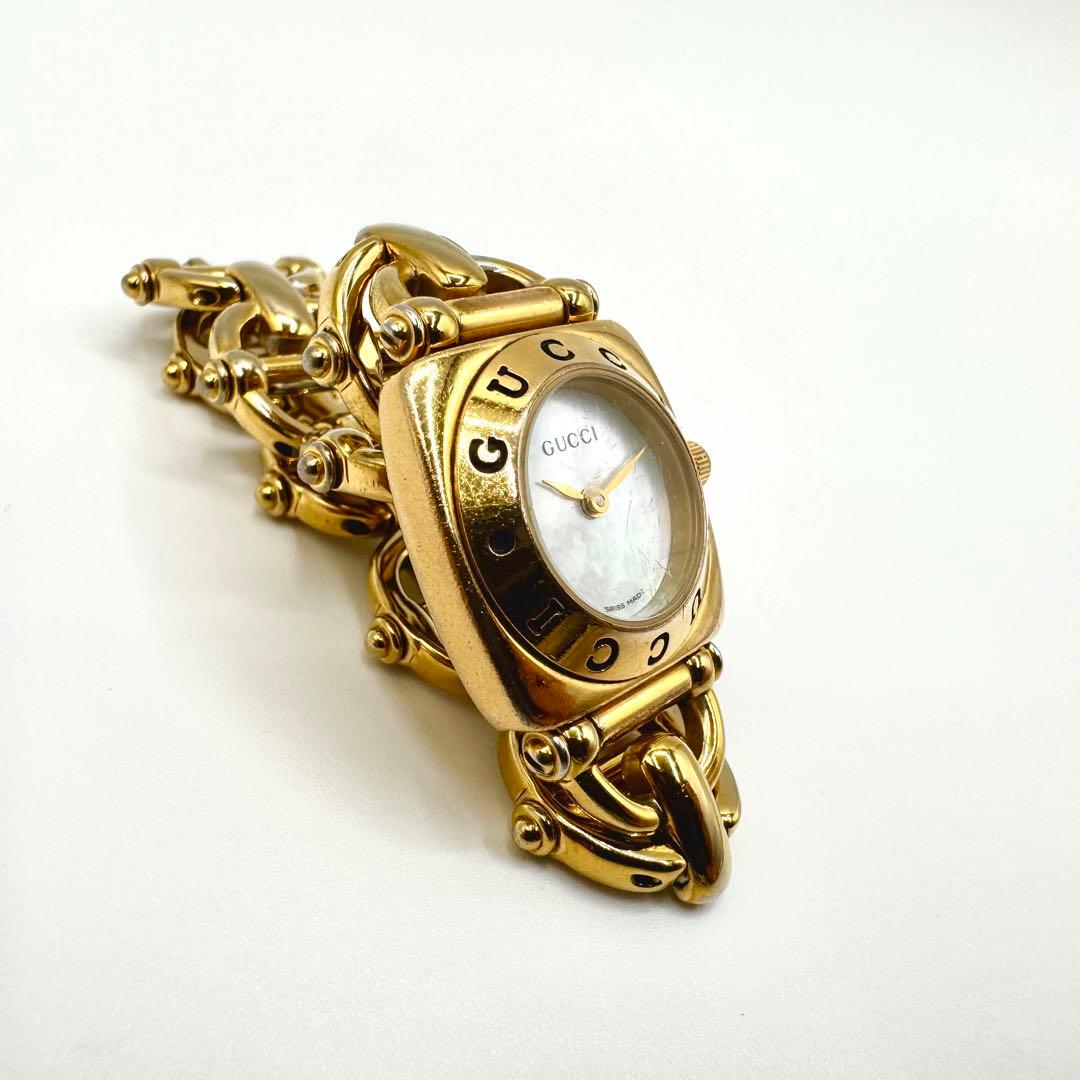 新品電池/稼働　グッチ　腕時計　シェル文字盤　6400L　バングルウォッチ　金