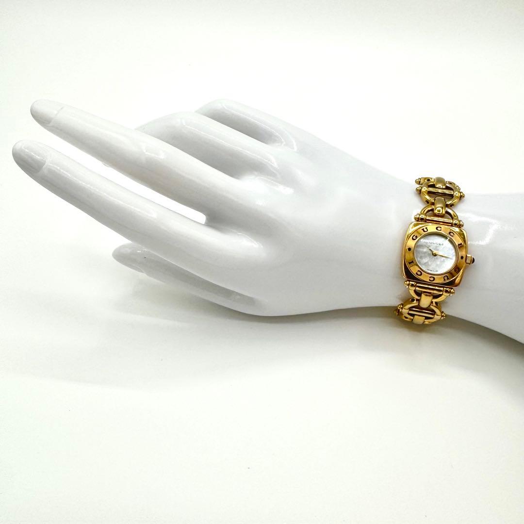 新品電池/稼働　グッチ　腕時計　シェル文字盤　6400L　バングルウォッチ　金