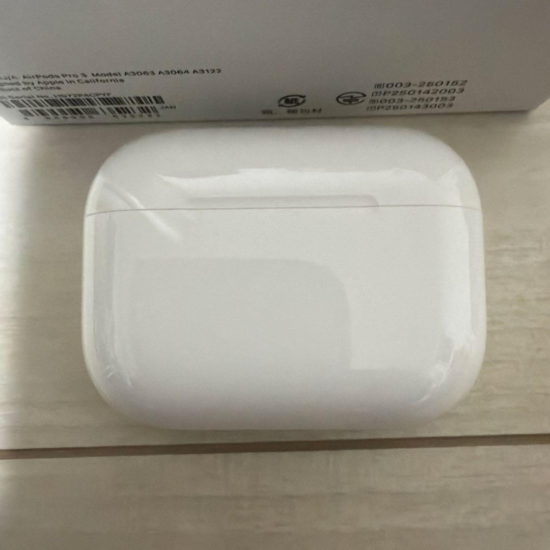 美品 Apple AirPods Pro3 ESRケース付き
