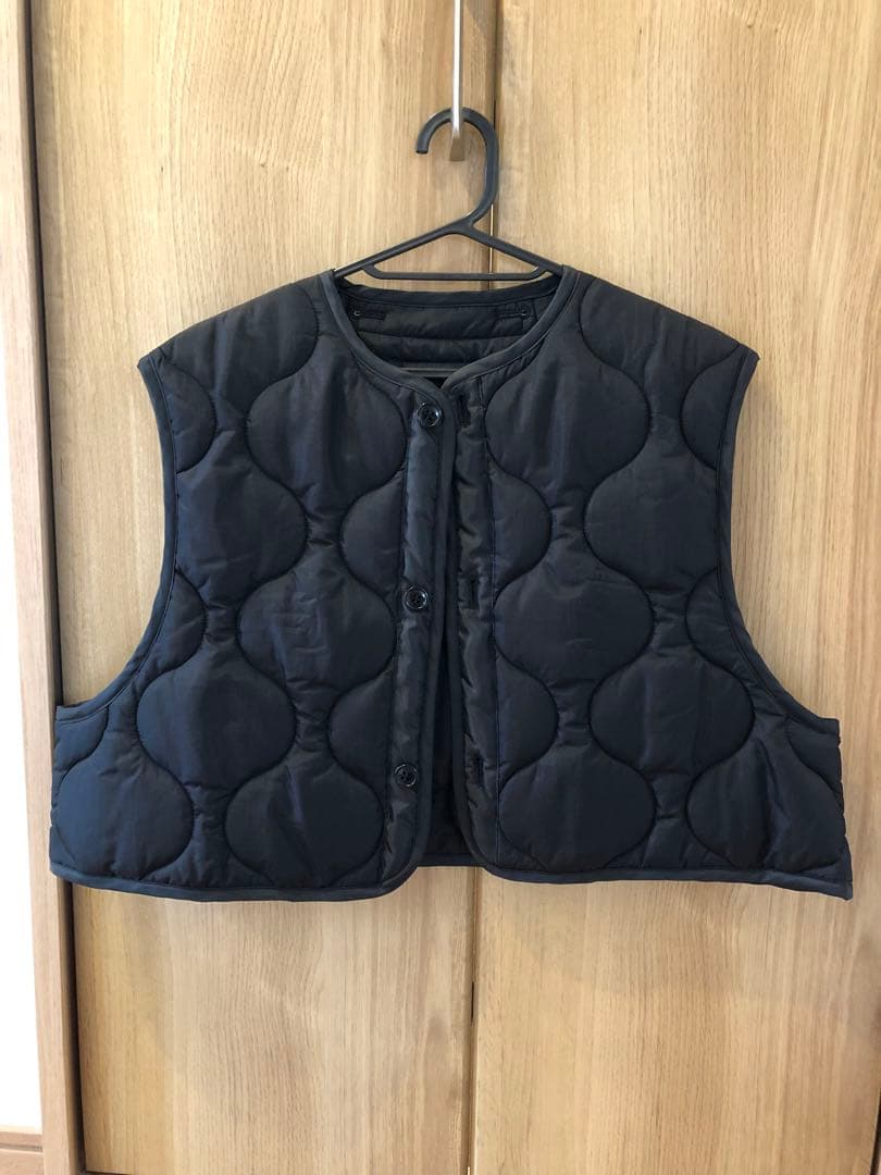 美品　HYKE キルティング　ベスト ブラック