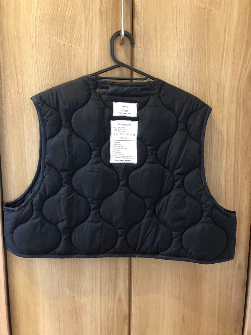 美品　HYKE キルティング　ベスト ブラック