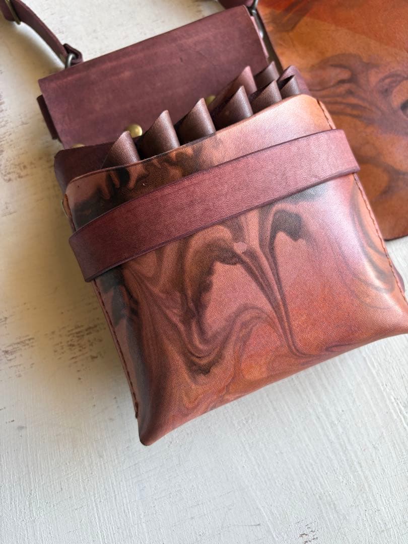 バンコ 手染めテラコッタマーブルの蓋付き大容量シザーケース