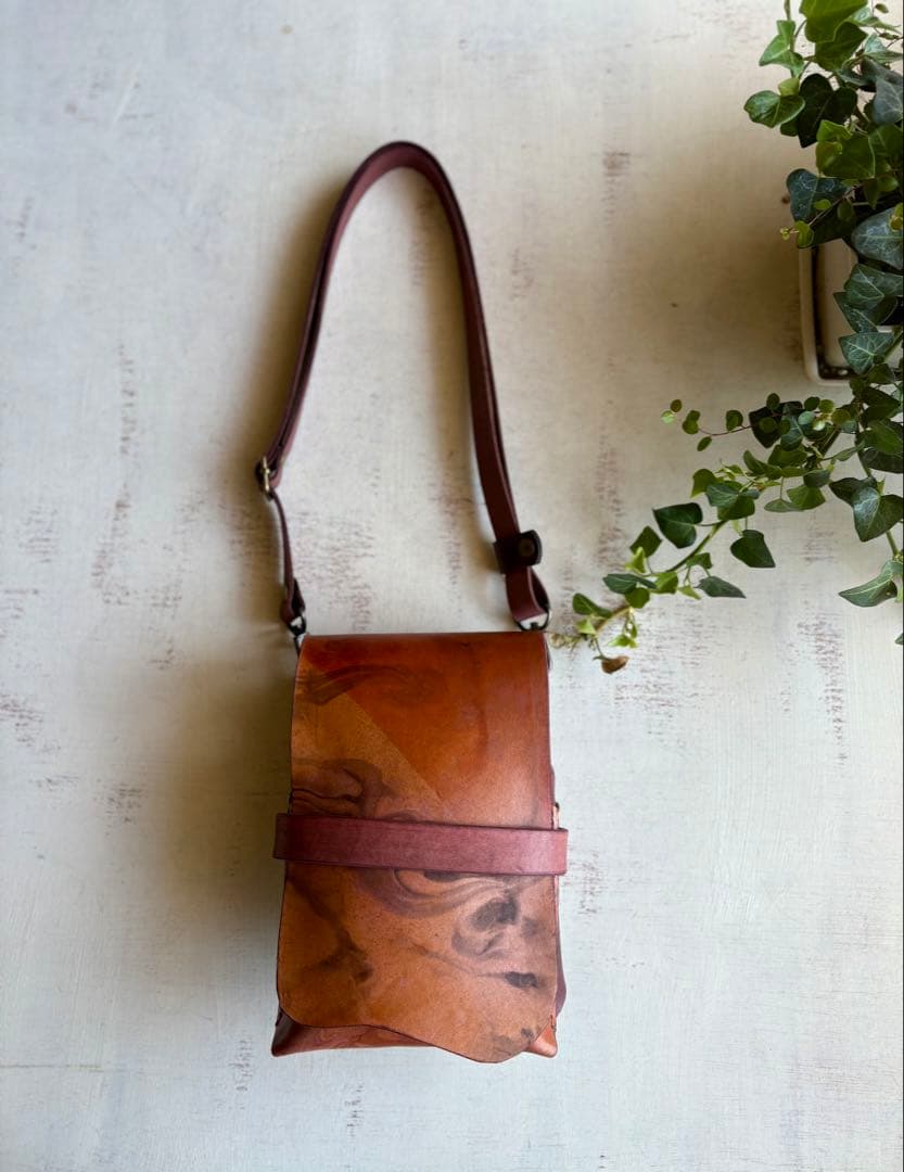 バンコ 手染めテラコッタマーブルの蓋付き大容量シザーケース