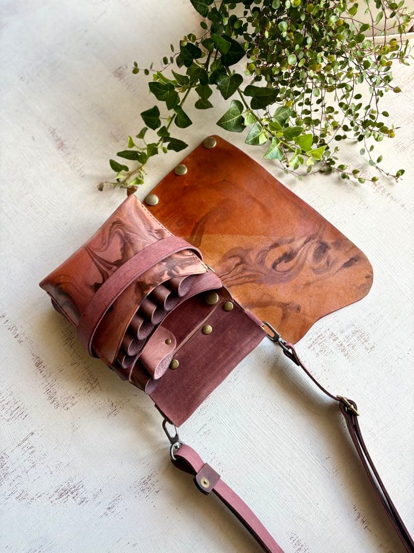 バンコ 手染めテラコッタマーブルの蓋付き大容量シザーケース