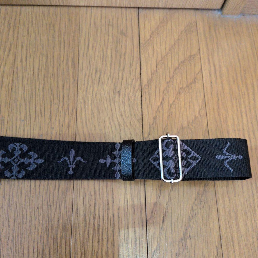 ケロヨンになります。ブラック刺繍ショルダーバッグ