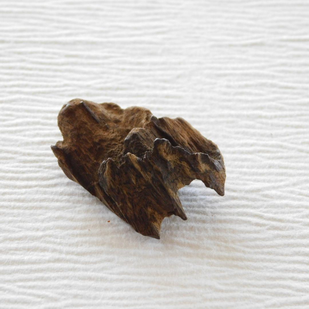 ◆ 「古渡暹羅 泥沈香」　約3.6g　ベトナム産　シャム沈香　　　◇ 香木　伽羅