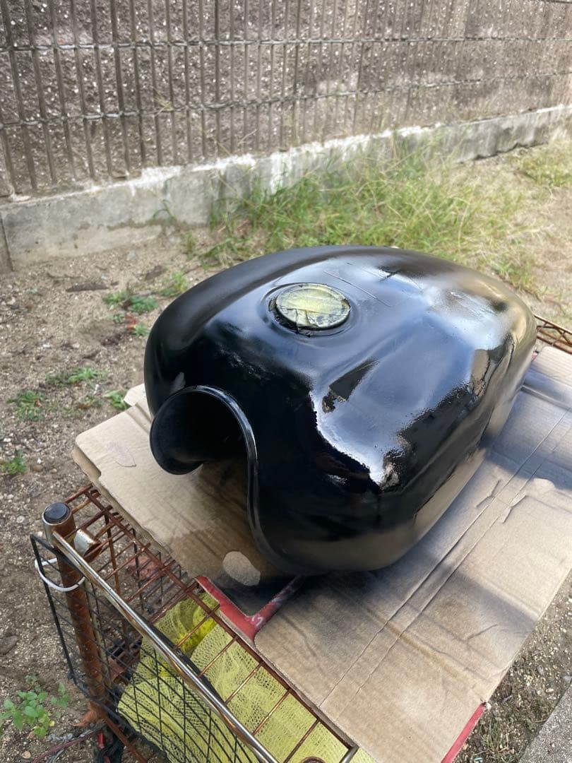 ホンダCB２２３S純正タンク凹みあり パテ埋め中と仮塗装まで
