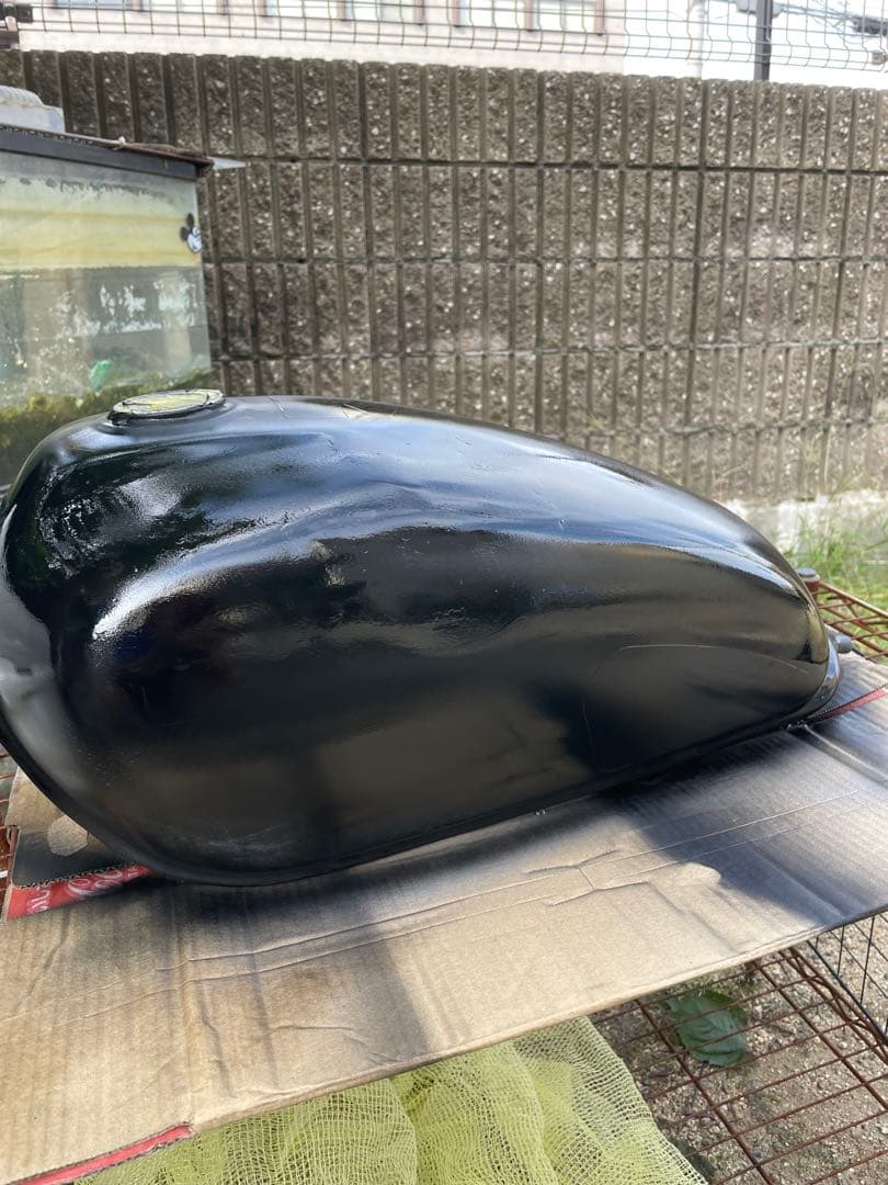 ホンダCB２２３S純正タンク凹みあり パテ埋め中と仮塗装まで