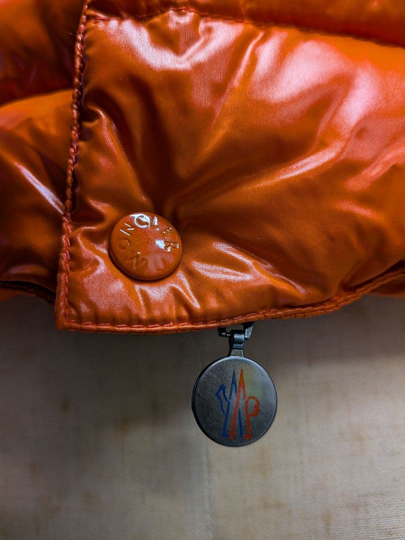 MONCLER オレンジ ダウンベスト サイズ3