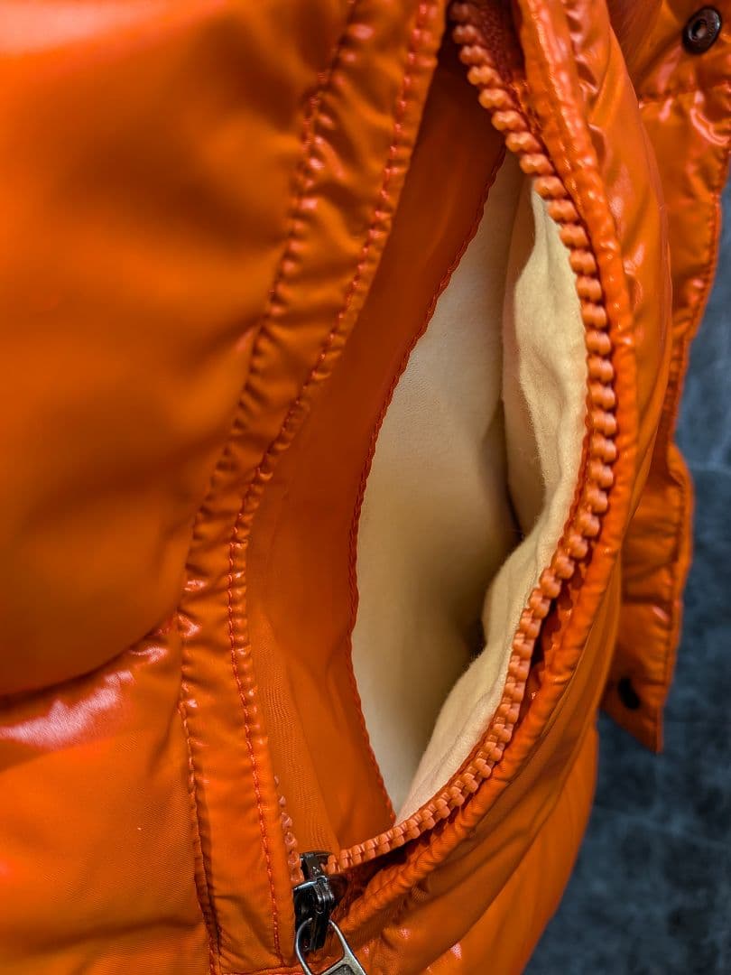 MONCLER オレンジ ダウンベスト サイズ3
