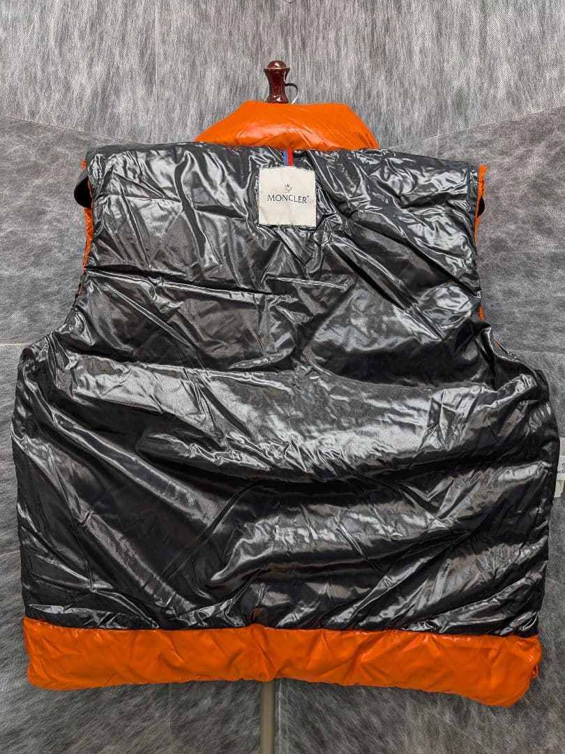 MONCLER オレンジ ダウンベスト サイズ3