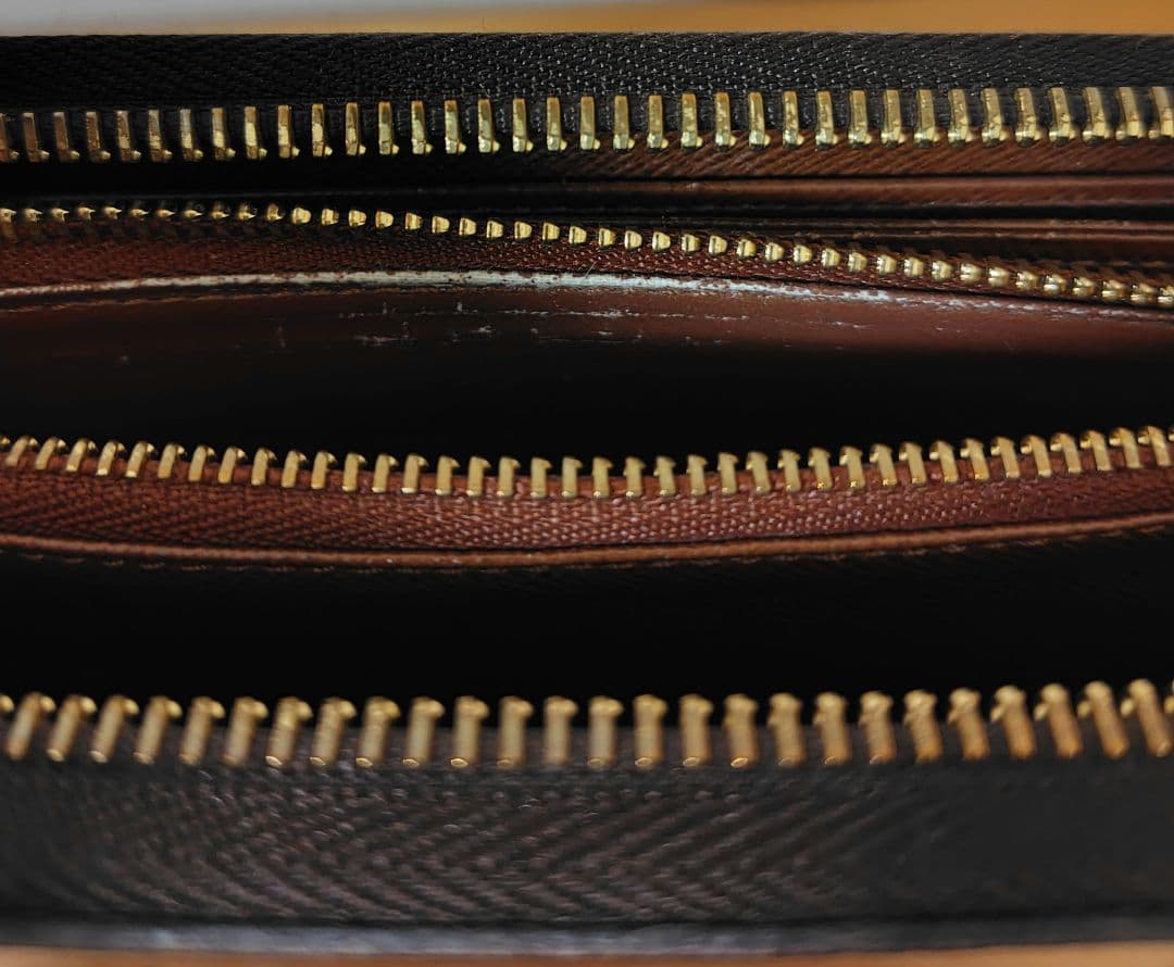 ルイヴィトン ジッピーウォレット M42616 長財布