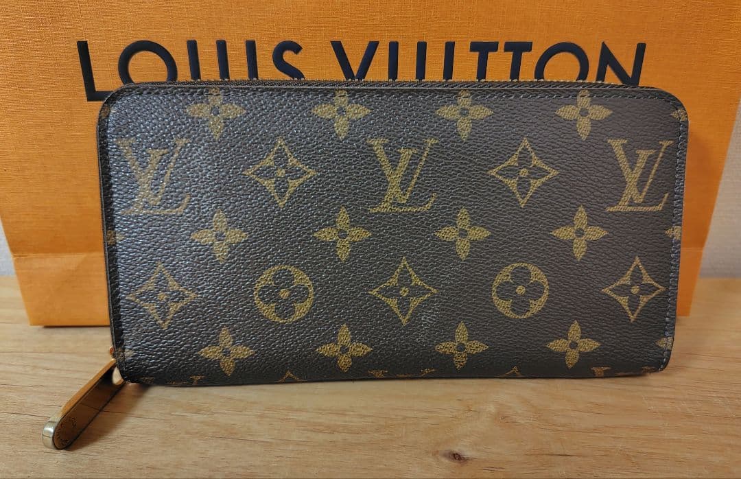 ルイヴィトン ジッピーウォレット M42616 長財布