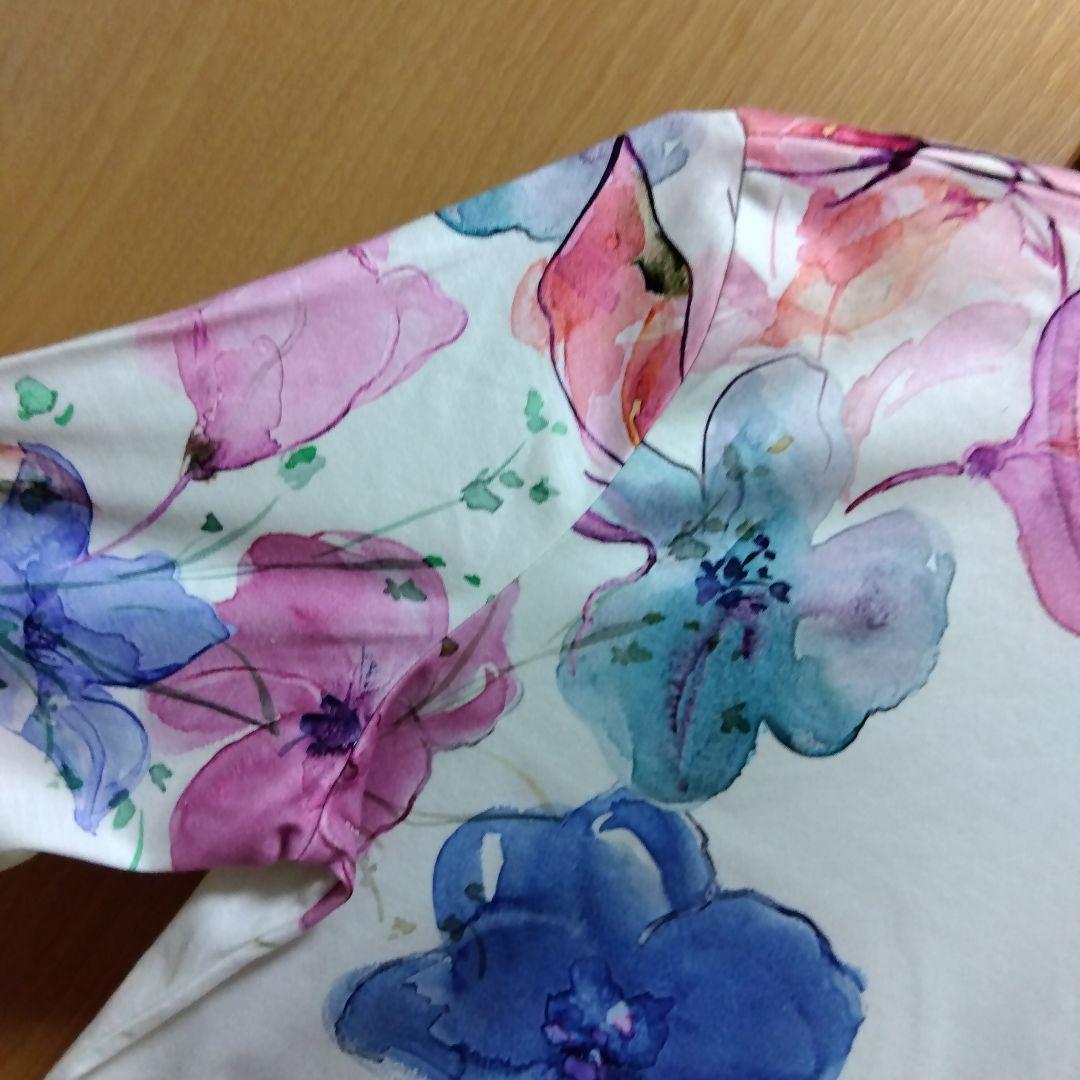 近年・定価24,200円★ピノーレ PINORE 水彩画のようなお花 カットソー