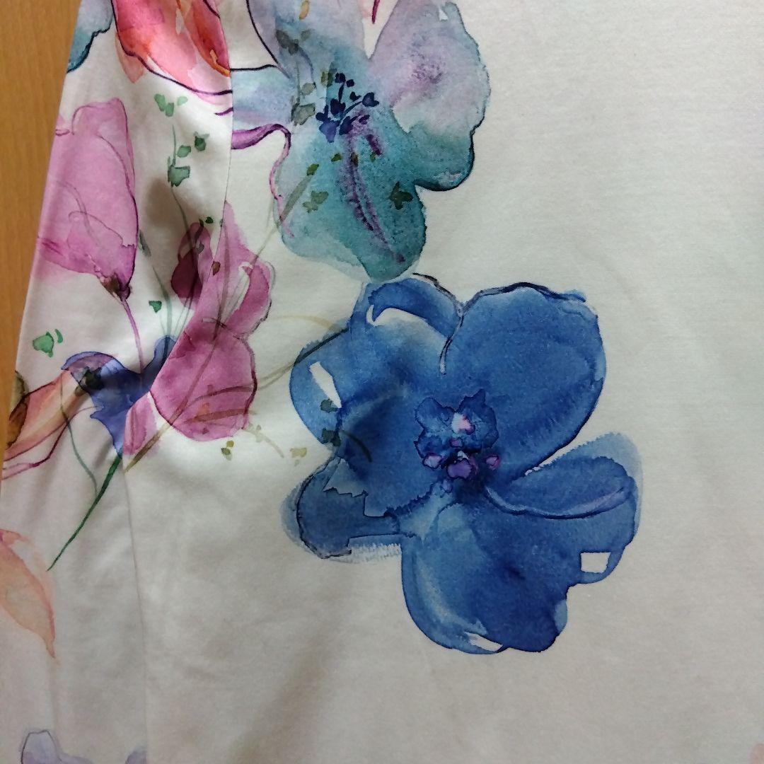 近年・定価24,200円★ピノーレ PINORE 水彩画のようなお花 カットソー