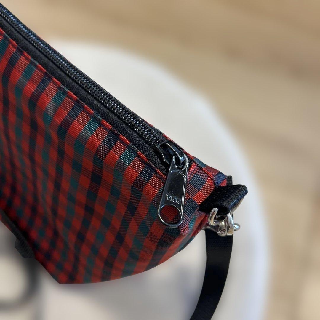 ファミリア 舟形ショルダーバック