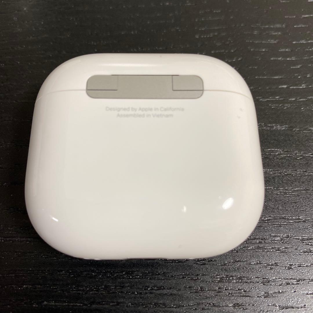 Apple AirPods 4 アクティブノイズキャンセリング機能搭載