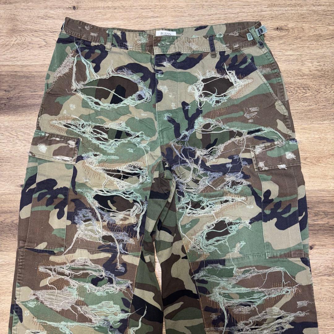 BUZZIN CLOUT カモ　ダメージパンツ