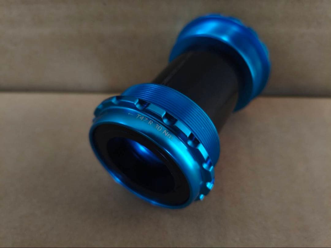 美品 セラミックスピード T47 BB