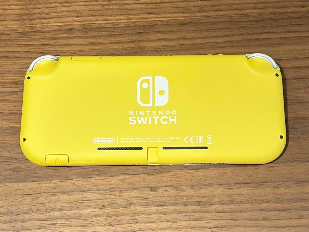 Switchライト本体　イエロー　充電器なし