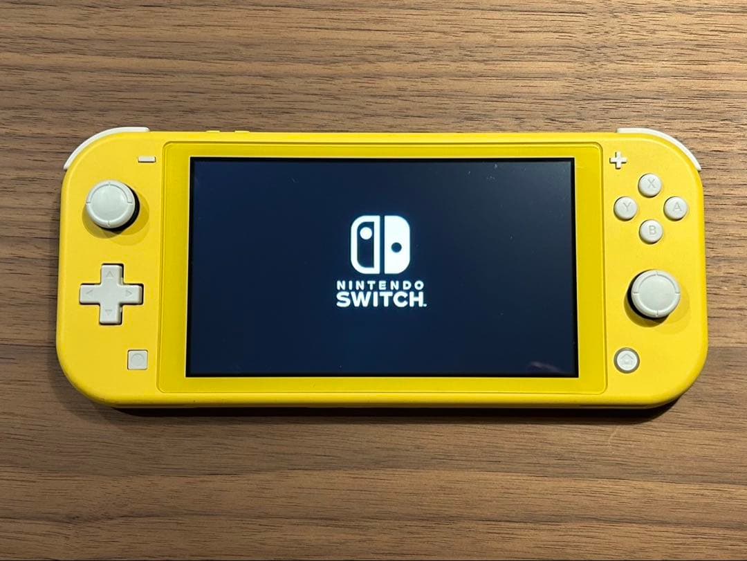 Switchライト本体　イエロー　充電器なし
